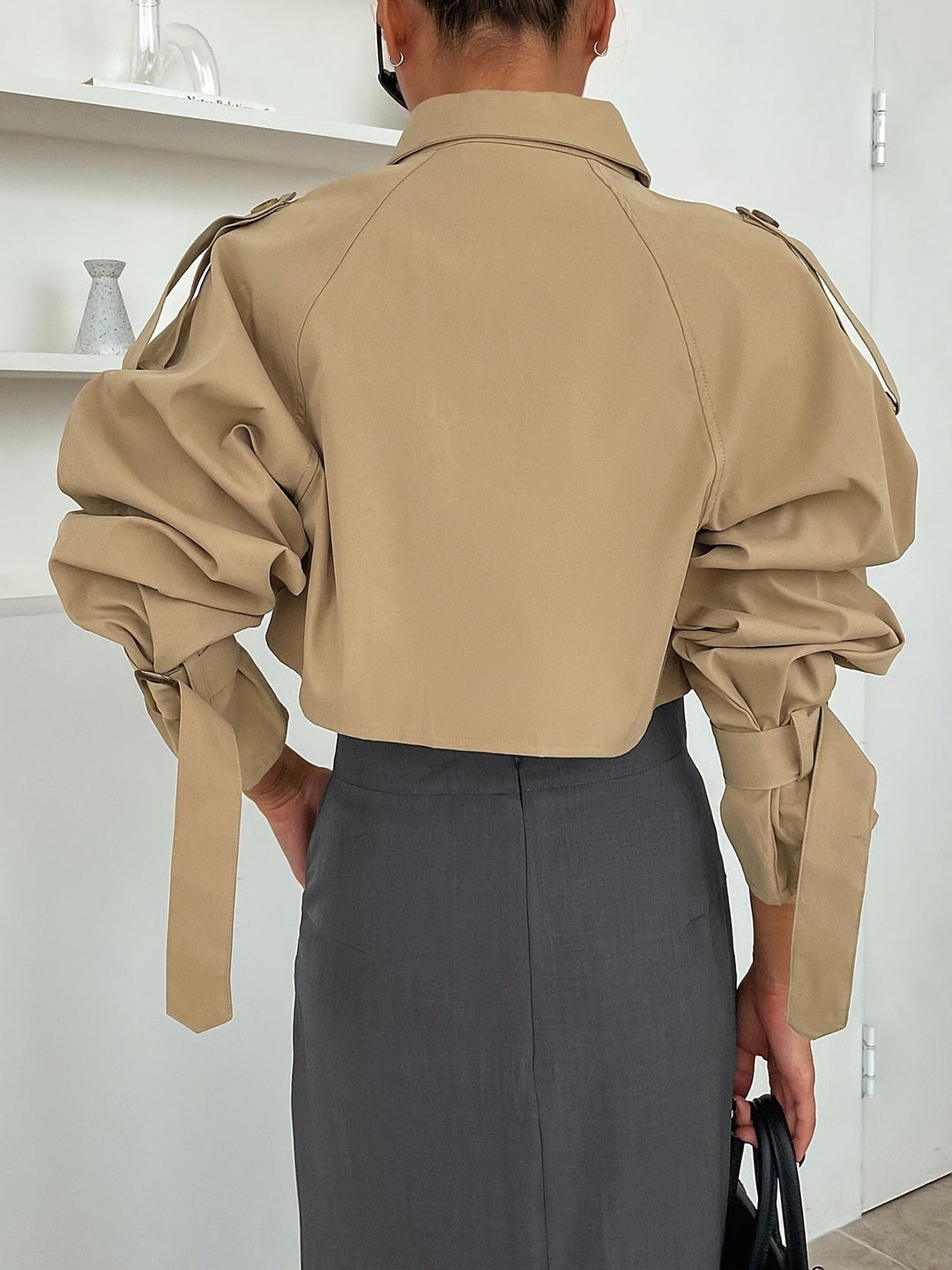 Krótkie Trenczowe Płaszcz dla Kobiet – Strukturalna Warstwa Smart Casual do Miasta i Biura