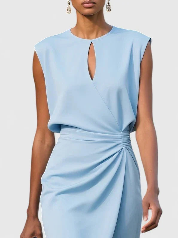 Dopasowana Midi Sukienka z Marszczeniem w Talii Elegancki Styl na Okazje
