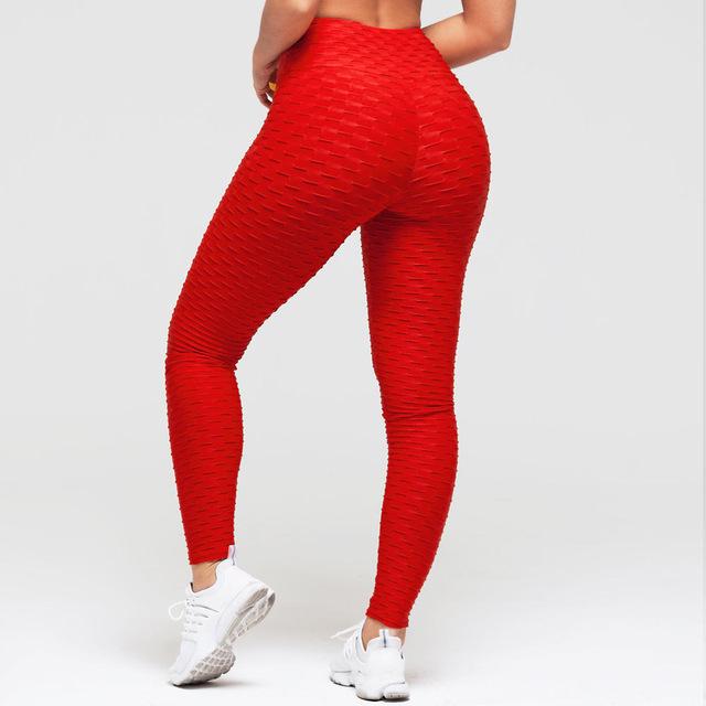Kobieta w legginsach scrunch z wysokim stanem