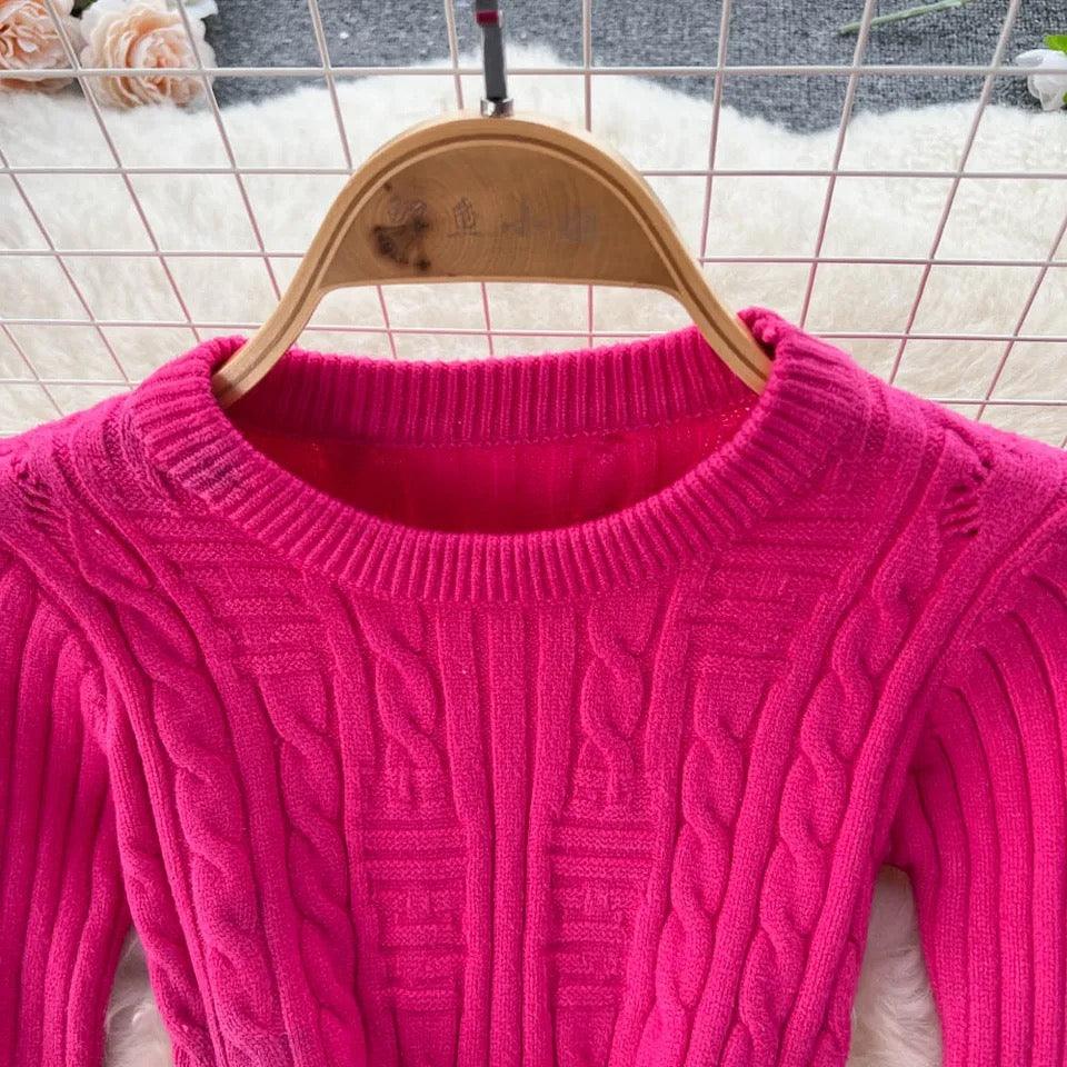 Dopasowana sukienka dzianinowa z warkoczami Elegancki styl zimowy