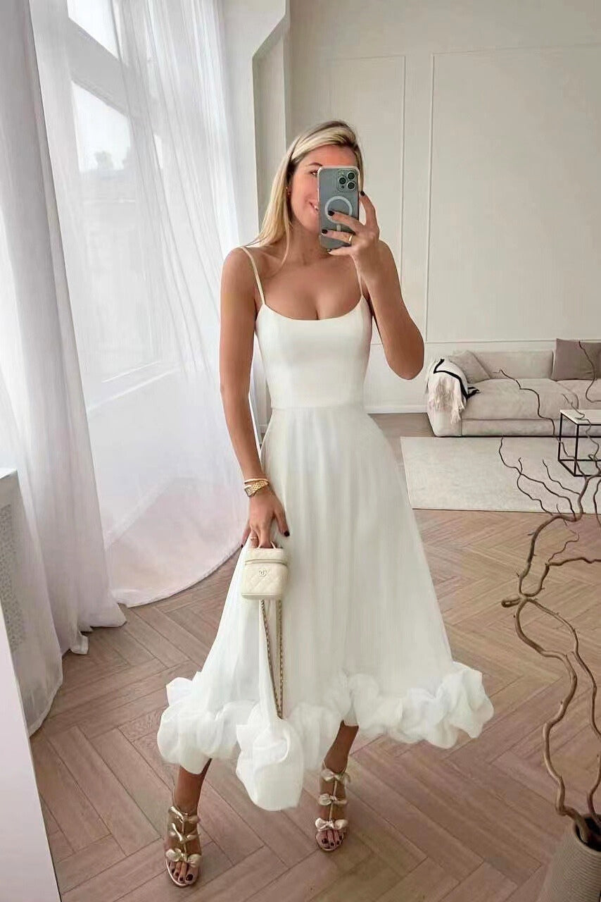 Sukienka Maxi z Falbaną – Elegancki Styl dla Gości Weselnych z Ramiączkami