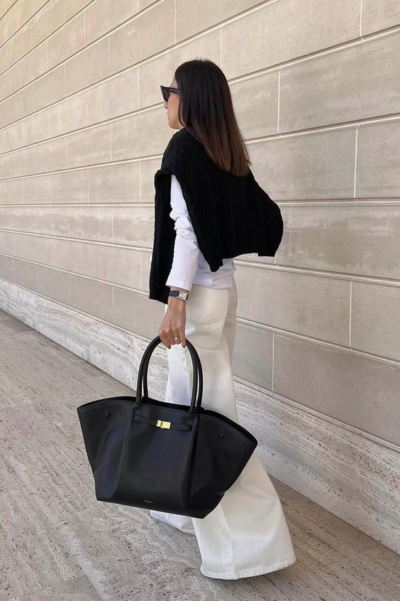 Damska torba typu tote w rozmiarze oversized, strukturalna, na ramię