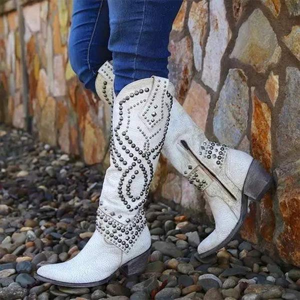 Kobiece Kowbojki z Ćwiekami – Styl Festiwalowy z Blokowym Obcasem
