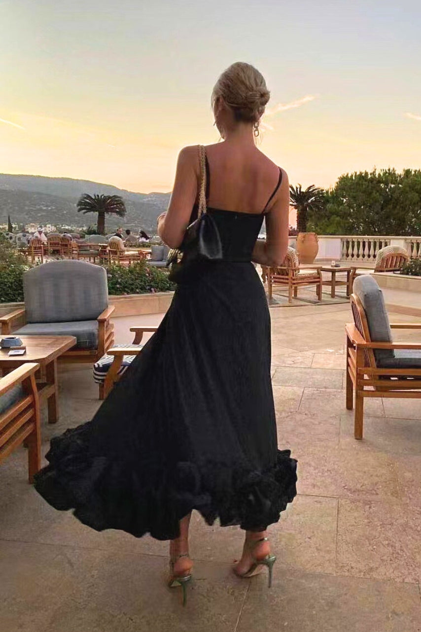 Sukienka Maxi z Falbaną – Elegancki Styl dla Gości Weselnych z Ramiączkami