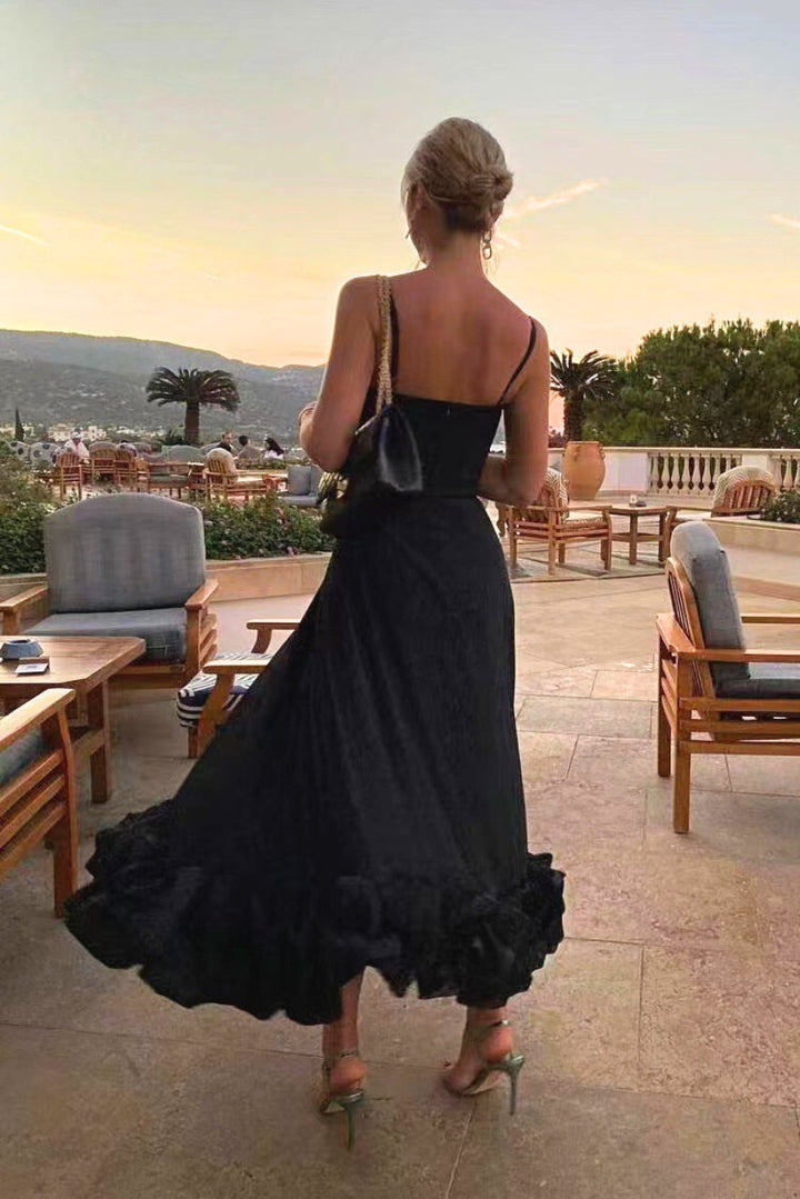 Sukienka Maxi z Falbaną – Elegancki Styl dla Gości Weselnych z Ramiączkami