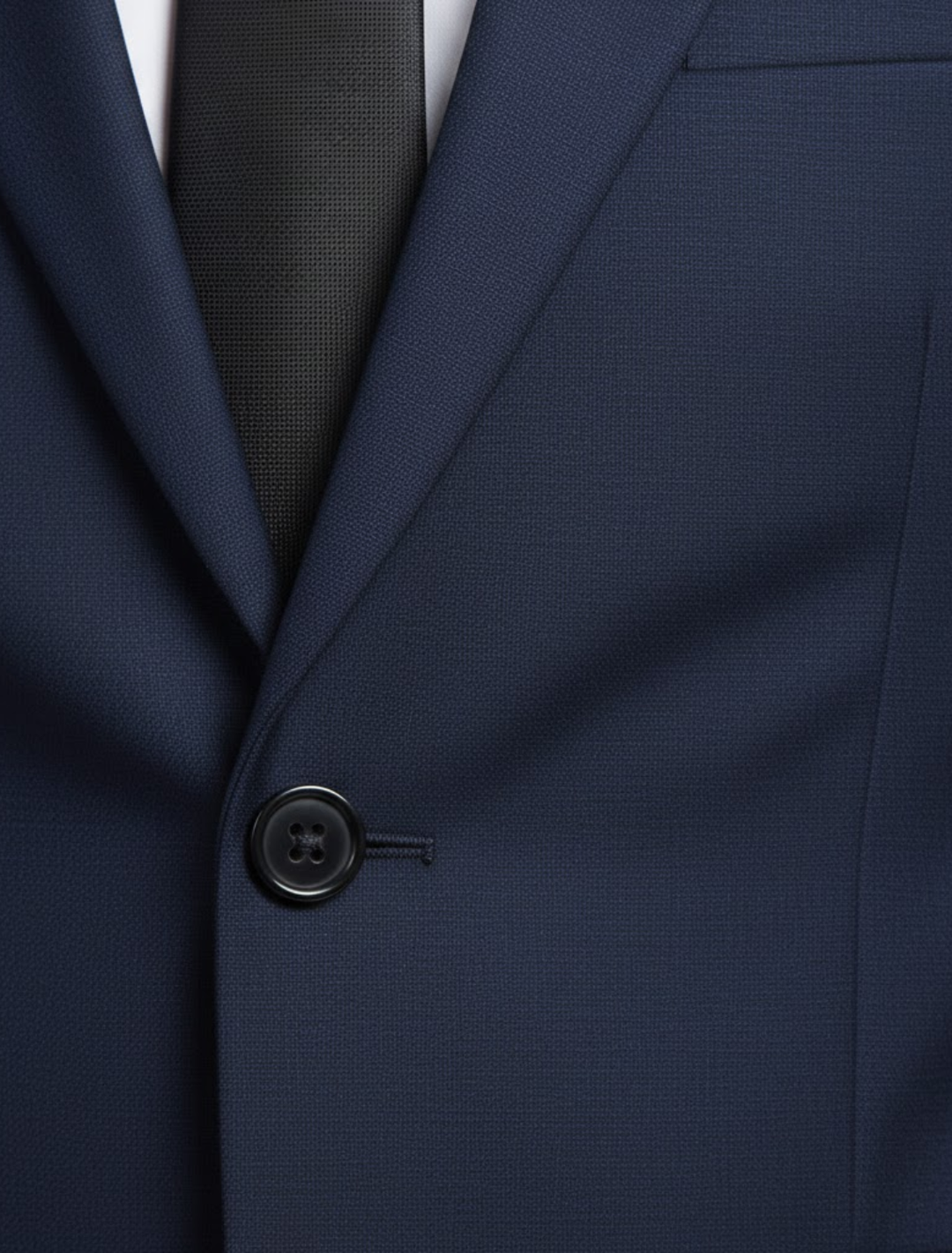 Męski garnitur slim fit w dwóch częściach – nowoczesne krawiectwo na wiosnę i lato do biura oraz na formalne wydarzenia