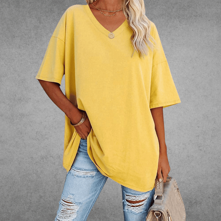 Kobiece Oversize T-Shirt z Dekoltem w Serek i Krótkim Rękawem