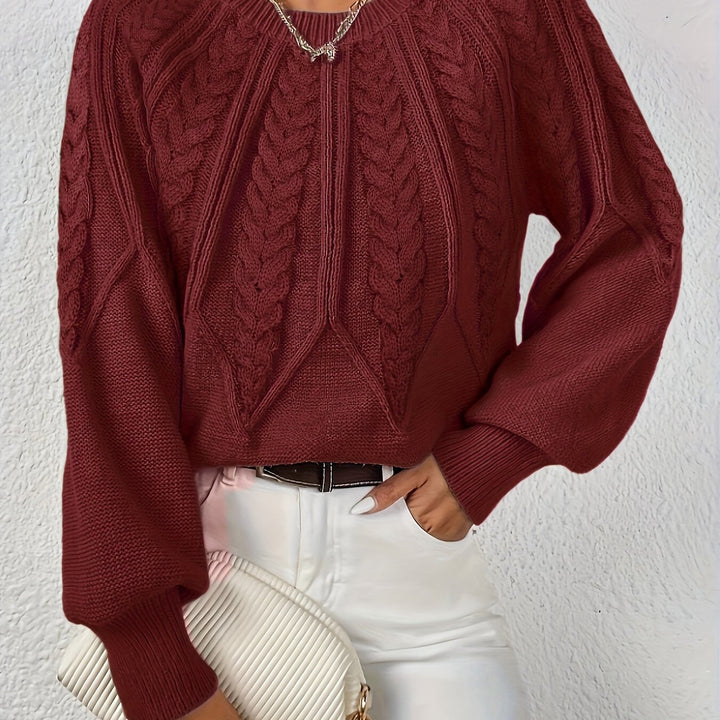 Sweter damski z objętymi rękawami i teksturą warkocza