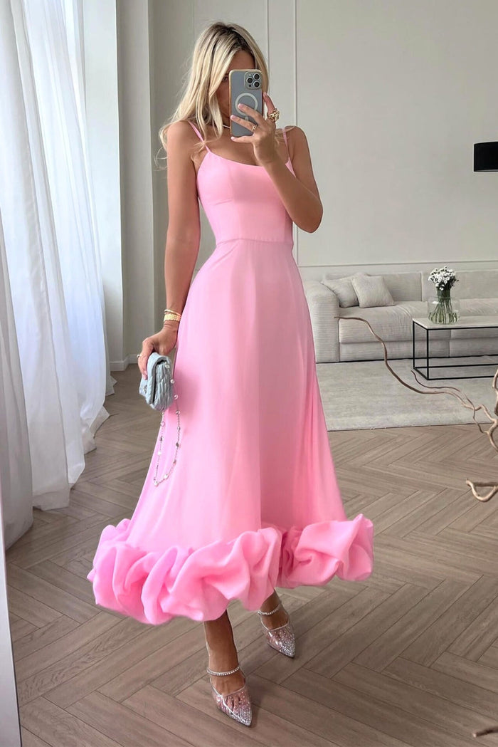 Sukienka Maxi z Falbaną – Elegancki Styl dla Gości Weselnych z Ramiączkami
