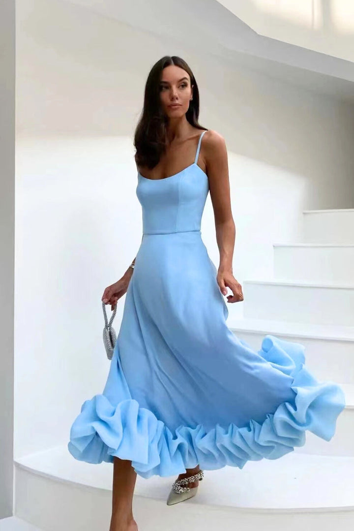 Sukienka Maxi z Falbaną – Elegancki Styl dla Gości Weselnych z Ramiączkami