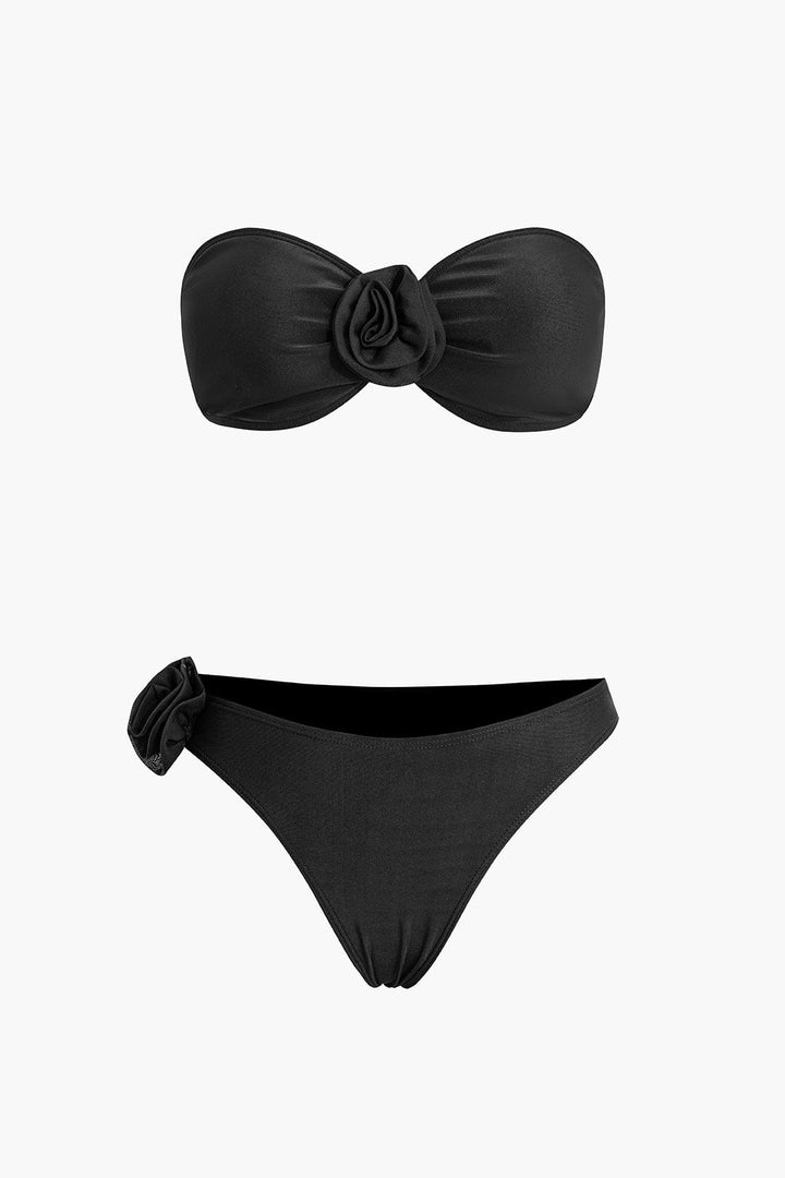 Kobiece bikini bandeau z kwiatowym akcentem i wysokim stanem