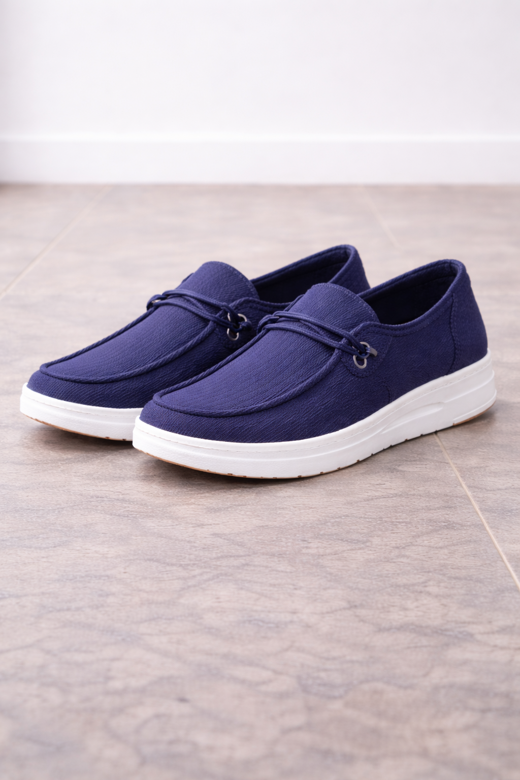Damskie Mokasyny na Slip-On z Dekoracyjnym Paseczkiem