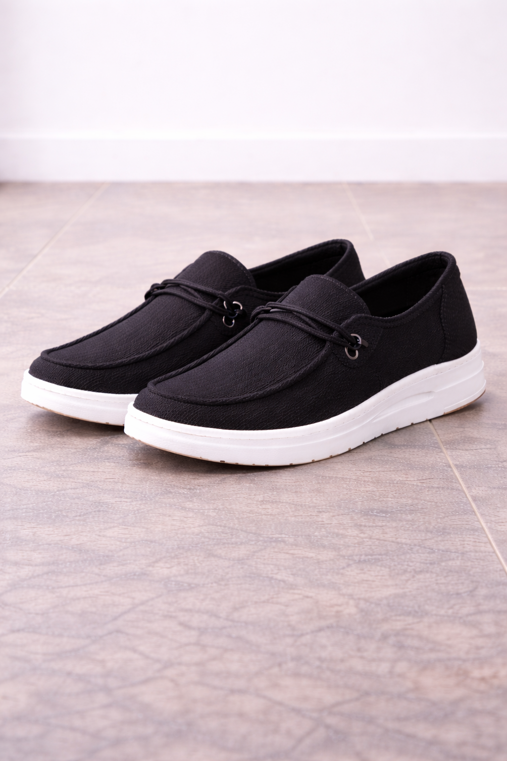 Damskie Mokasyny na Slip-On z Dekoracyjnym Paseczkiem