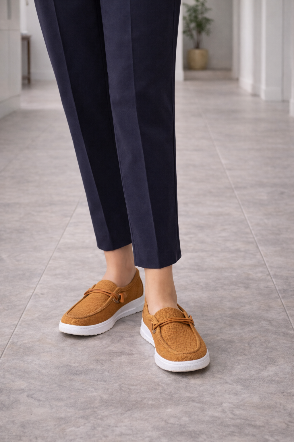Damskie Mokasyny na Slip-On z Dekoracyjnym Paseczkiem