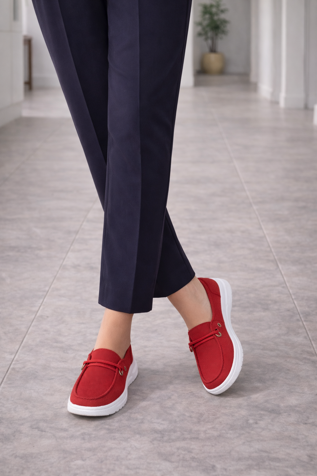 Damskie Mokasyny na Slip-On z Dekoracyjnym Paseczkiem