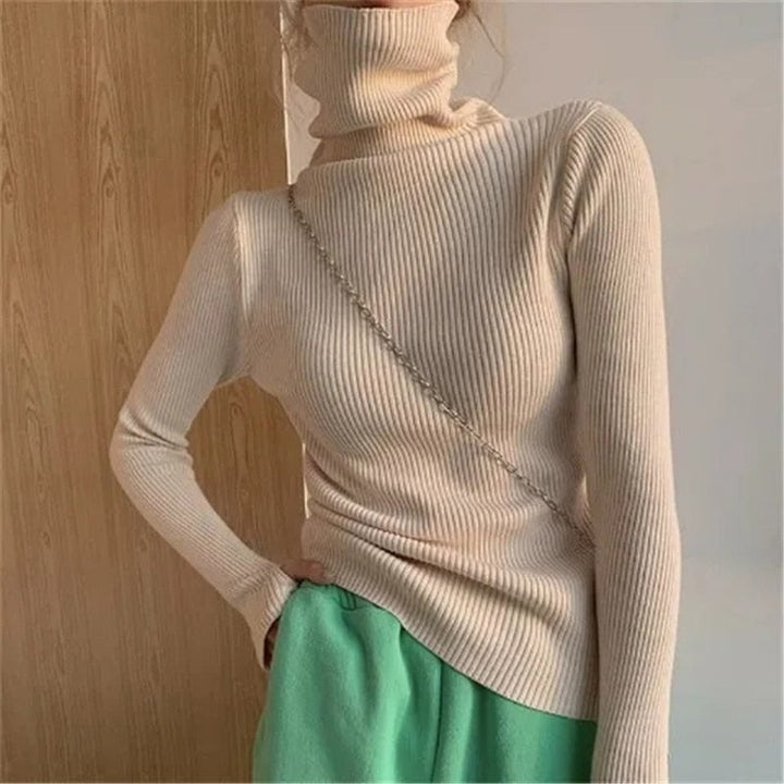 Damski sweter z prążkowanym golfem, miękka elastyczna dzianina, dopasowany krój