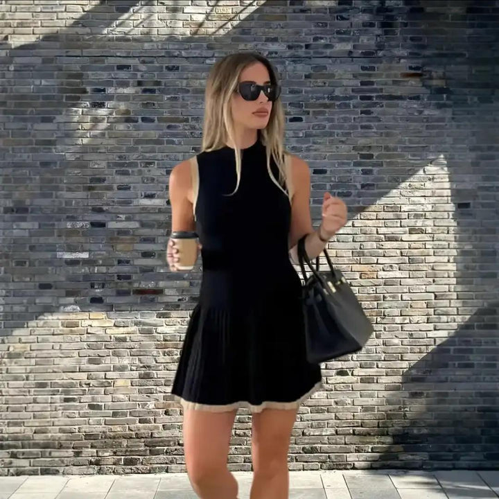 Damska bezrękawnikowa dzianinowa sukienka mini w nowoczesnej elegancji