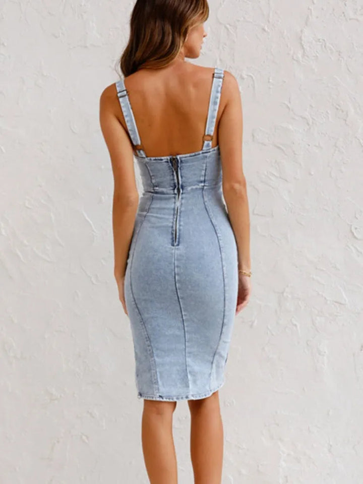 Damska sukienka midi z denimu z dekoltem bustier i bocznym rozcięciem