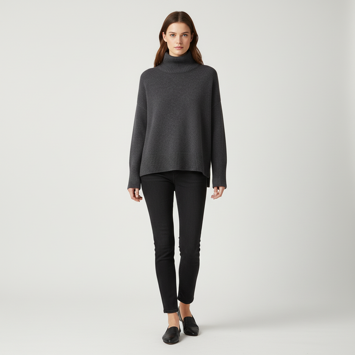 Damski sweter oversize z golfem i opadającymi ramionami
