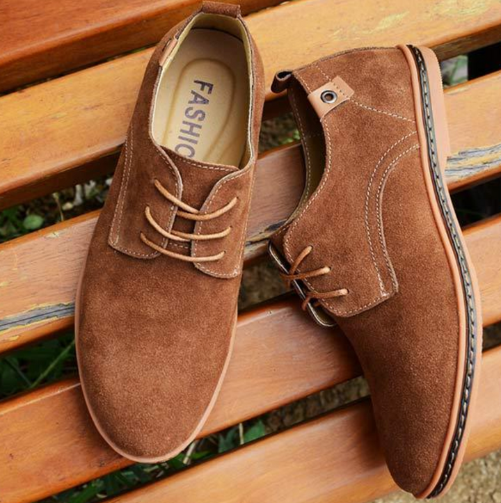 Męskie buty Derby z zamszowym wykończeniem i sznurowaną podeszwą