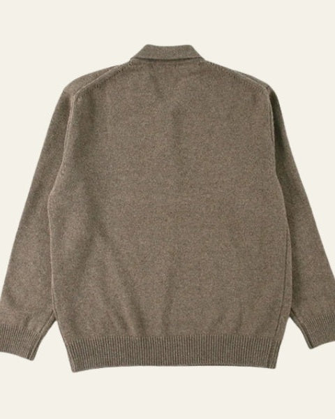 Męski sweter polo z guzikami – miękka dzianina na elegancką, codzienną odzież na jesień