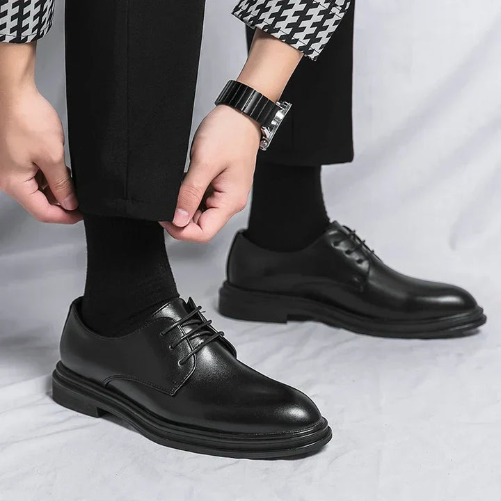 Męskie formalne buty Derby z błyszczącym wykończeniem – Sznurowany styl na biznes i wesela