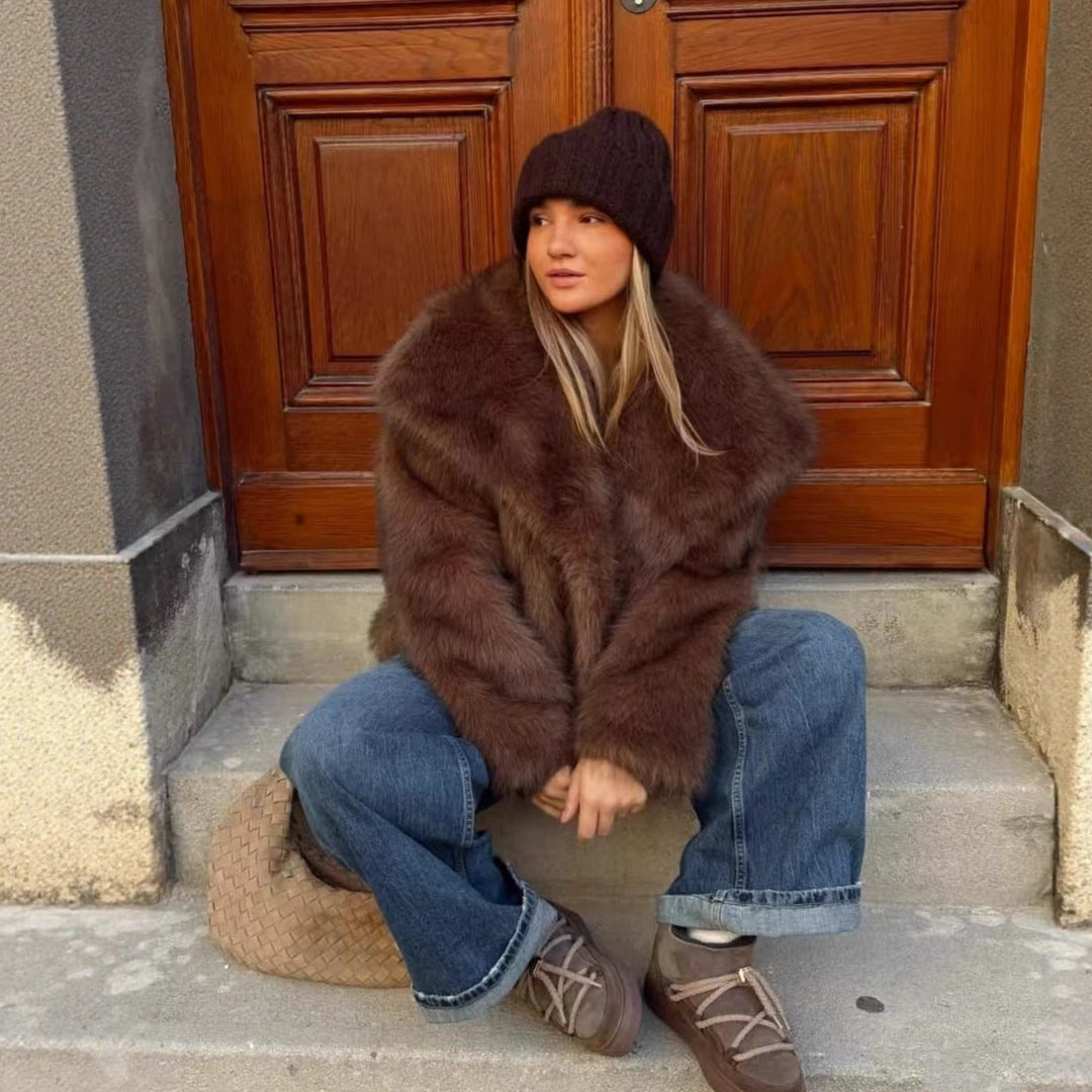 Krótkie futrzane płaszczyki damskie – Miękka zimowa kurtka na eleganckie zimowe stylizacje