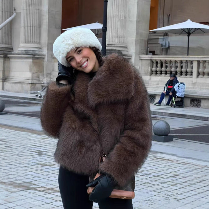 Krótkie futrzane płaszczyki damskie – Miękka zimowa kurtka na eleganckie zimowe stylizacje