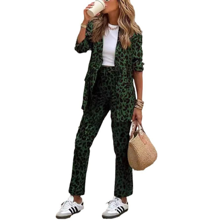 Damski garnitur z leopardzim wzorem – Stylowy, dopasowany, wygodny, wyrazisty strój smart casual