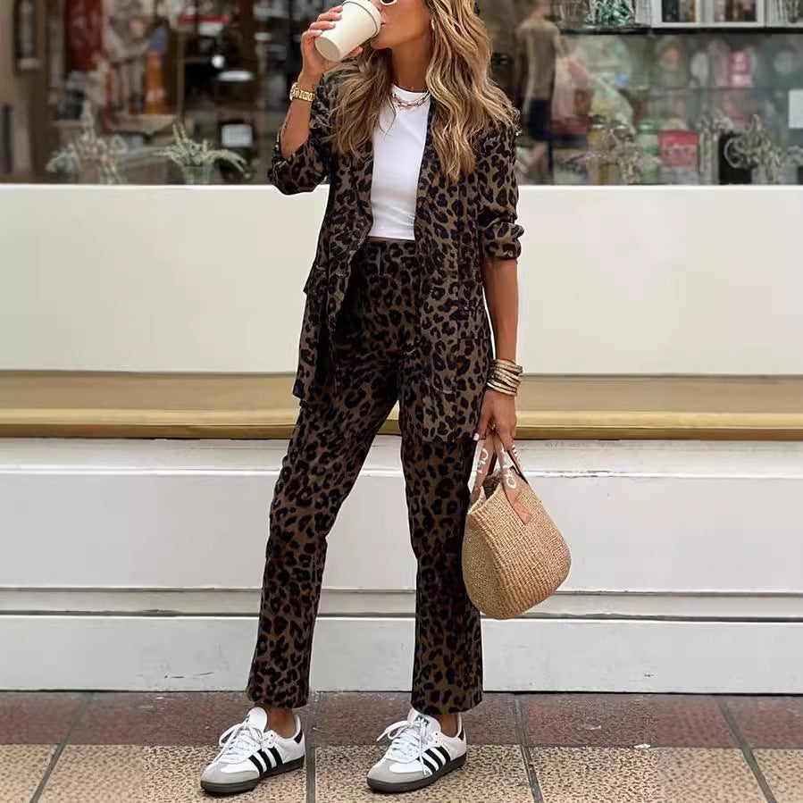Damski garnitur z leopardzim wzorem – Stylowy, dopasowany, wygodny, wyrazisty strój smart casual