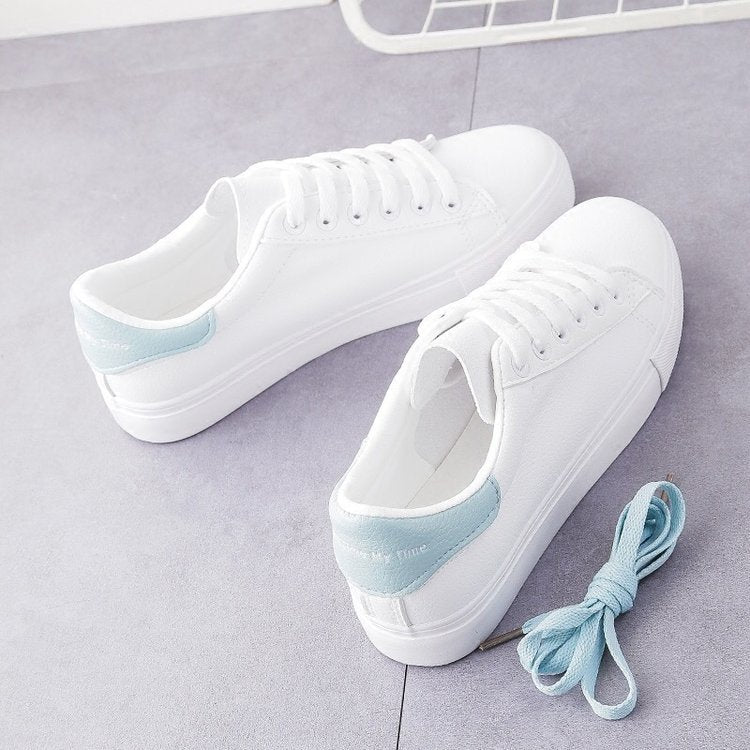 Damskie Minimalistyczne Sneakersy na Płaskiej Podeszwie z Wiązaniem