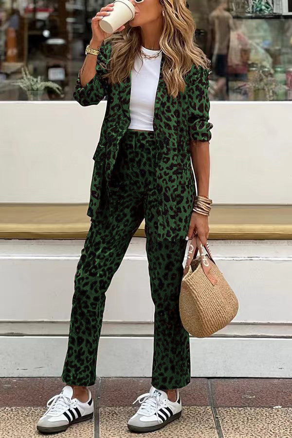 Damski garnitur z leopardzim wzorem – Stylowy, dopasowany, wygodny, wyrazisty strój smart casual