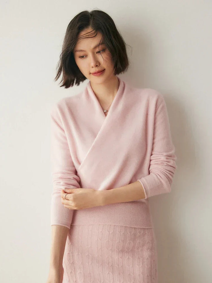 Sweter Damski z Zawijanym Przodem – Wyszukany Slim Knit do Biura i Smart Casual