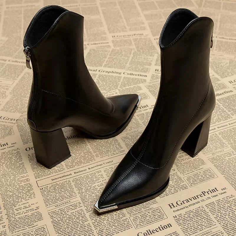 Kobiece Botki na Obcasie – Eleganckie Buty na Co Dzień
