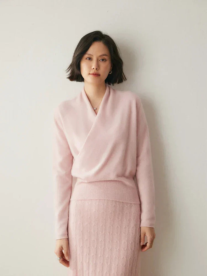 Sweter Damski z Zawijanym Przodem – Wyszukany Slim Knit do Biura i Smart Casual