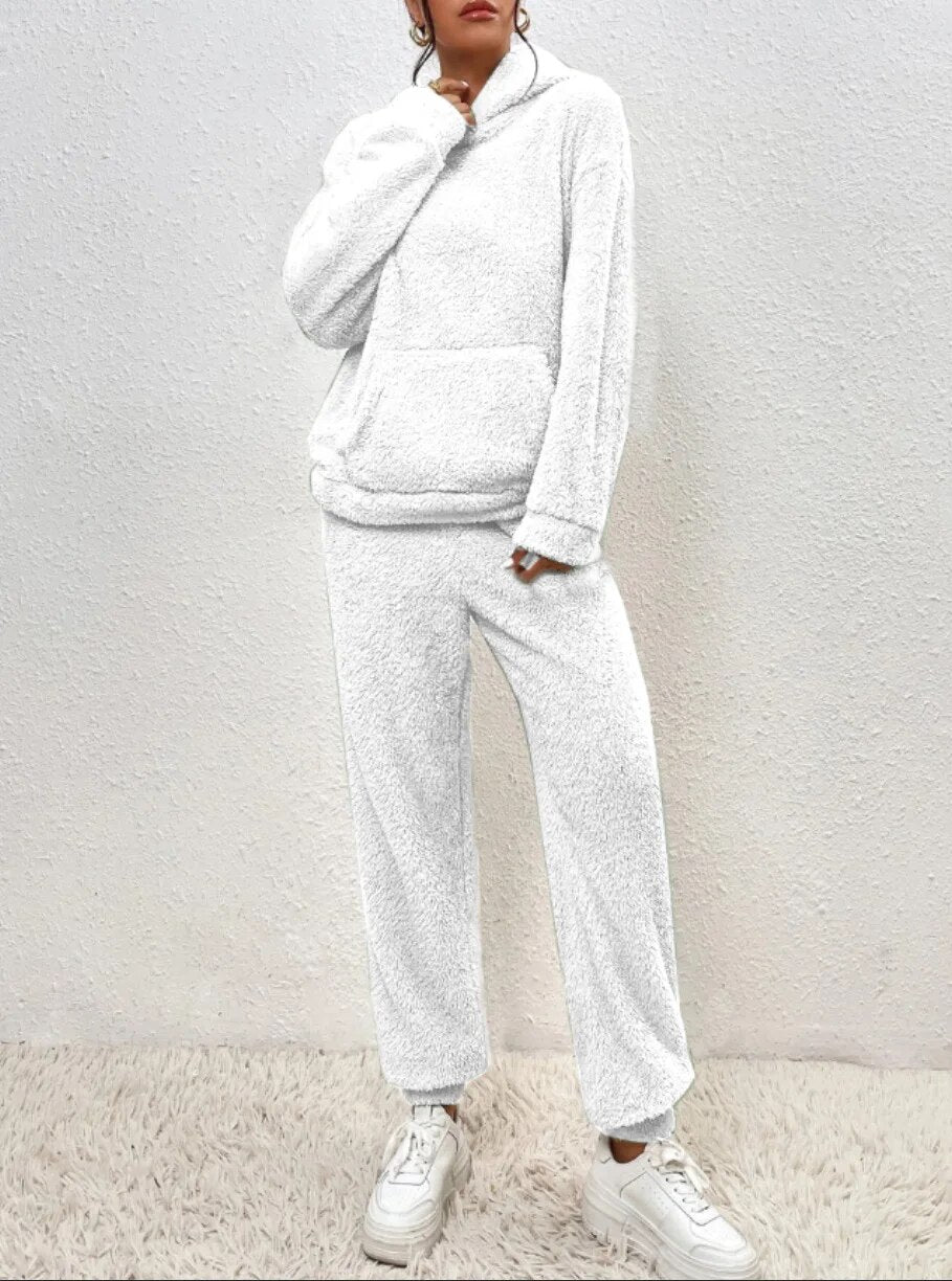Zestaw Damski Teddy – Kapturowy Fleece Dwuczęściowy na Zimowy Relaks