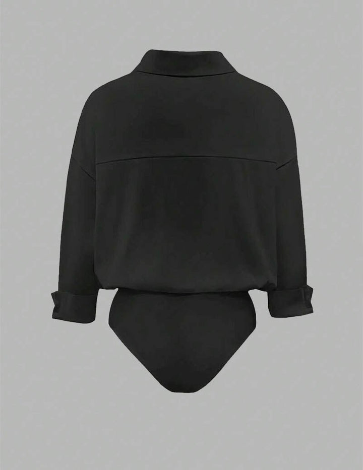 Damski bodysuit z kołnierzykiem i drapowanymi długimi rękawami