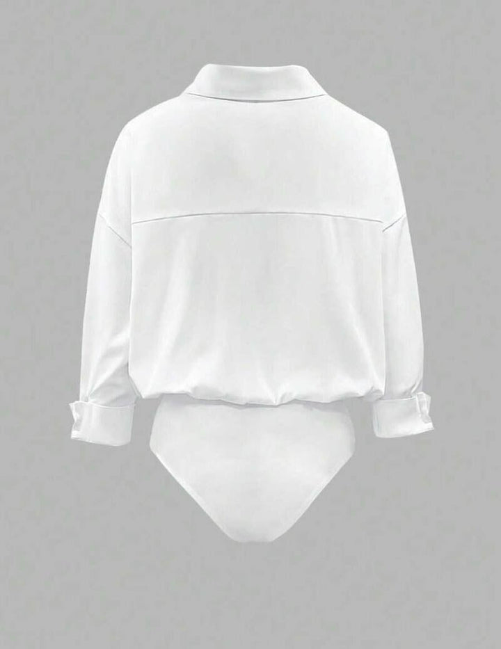 Damski bodysuit z kołnierzykiem i drapowanymi długimi rękawami