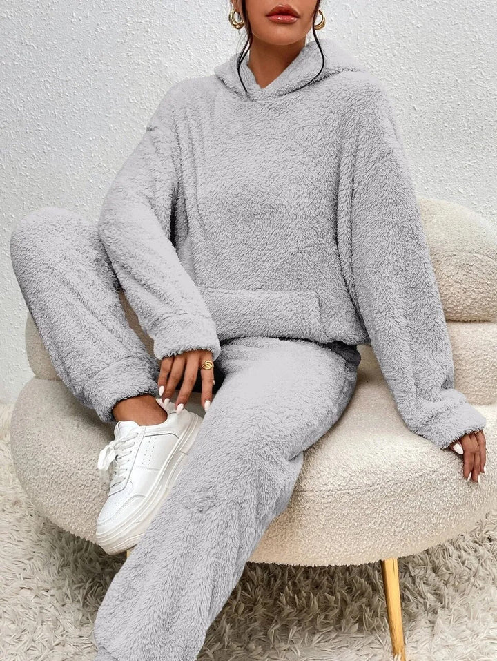 Zestaw Damski Teddy – Kapturowy Fleece Dwuczęściowy na Zimowy Relaks