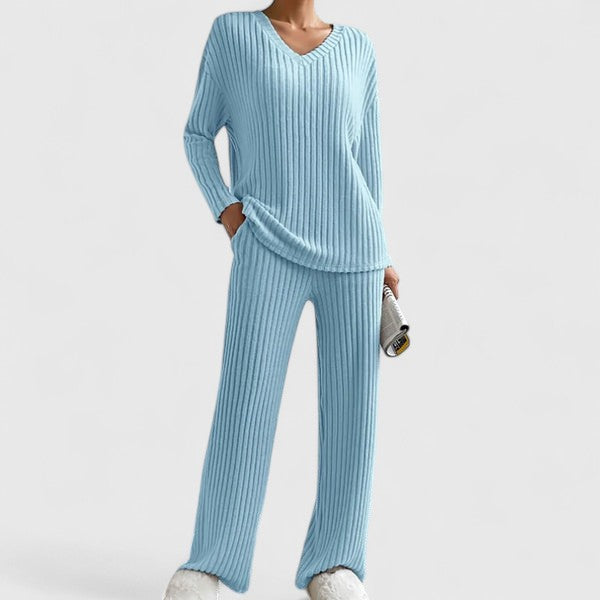 Zestaw Damski z Prążkowanej Dzianiny – Top z Dekoltem w Serek i Spodnie z Szerokimi Nogawkami do Użytku Domowego i Codziennego
