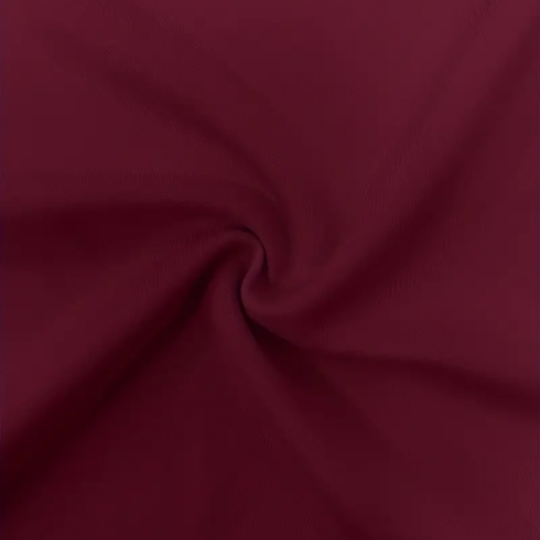 Długa sukienka bez rękawów z wysokim dekoltem – dopasowany fason na pracę i wydarzenia