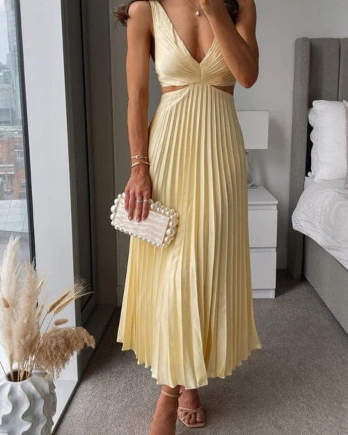 Sukienka midi z plisami i wycięciami – Styl v-neck dla eleganckich gości weselnych