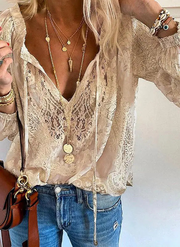 Bluzka Boho z Dekoltem w Serek dla Kobiet – Luźna Bluzka z Koronkowymi Detalami na Letnie Dni i Weekendowe Noszenie
