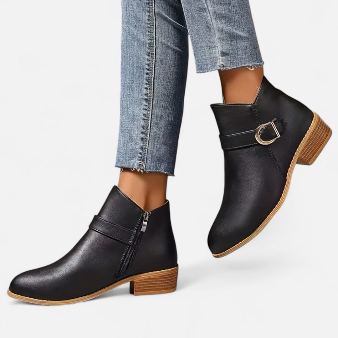 Valmonti | Damskie Botki na Kostkę – Elegancja z Wąskim Noskiem i Klamrą