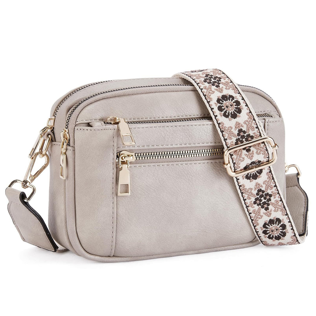 Kobiecza torebka crossbody z wieloma zamkami i nadrukowanym paskiem