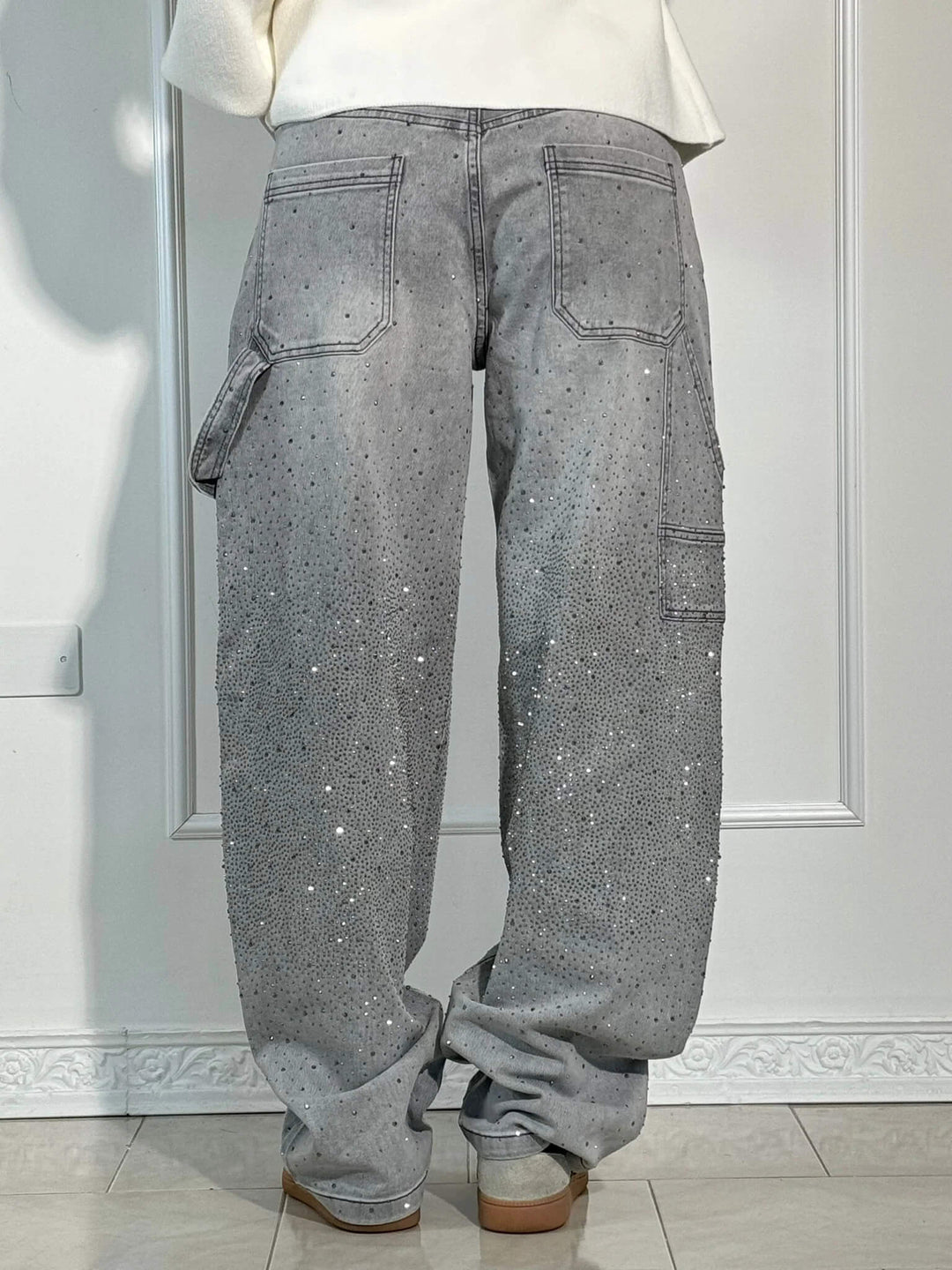 Damskie dżinsy o wysokim stanie i prostych nogawkach z kryształowymi detalami – Vintage Denim Look na każdą porę roku i bezwysiłkową elegancję