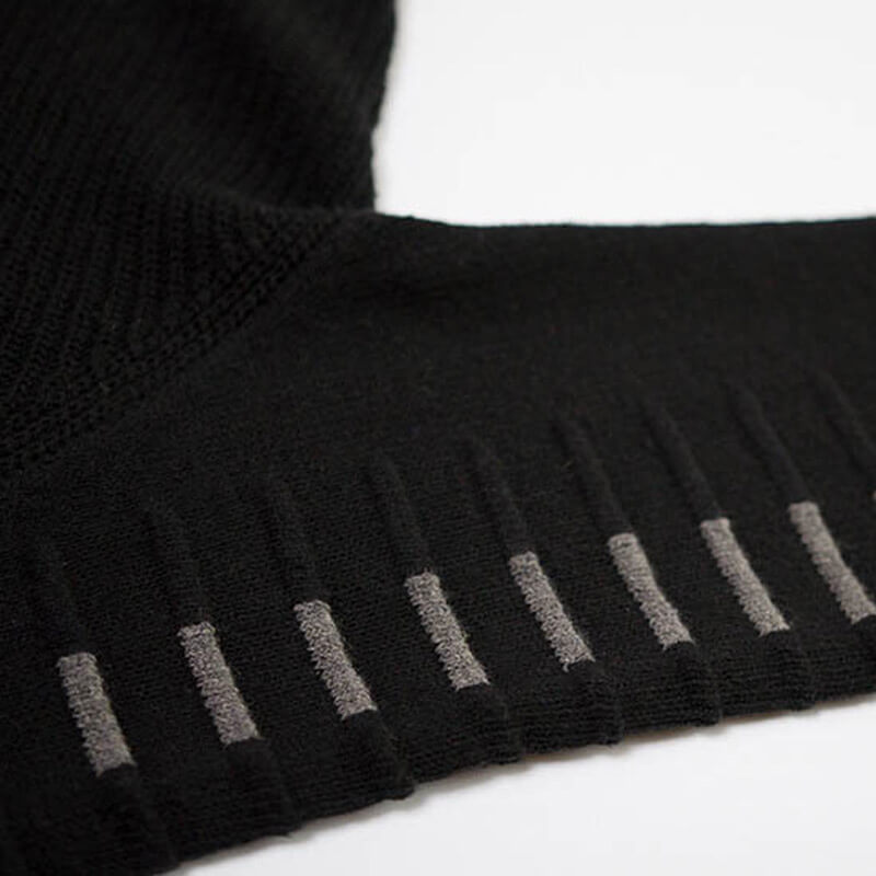 Męski sweter slim z dzianiny z nadrukowanymi rękawami raglanowymi