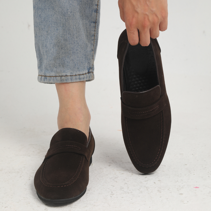 Męskie zamszowe loafersy typu penny - eleganckie buty na slip-on