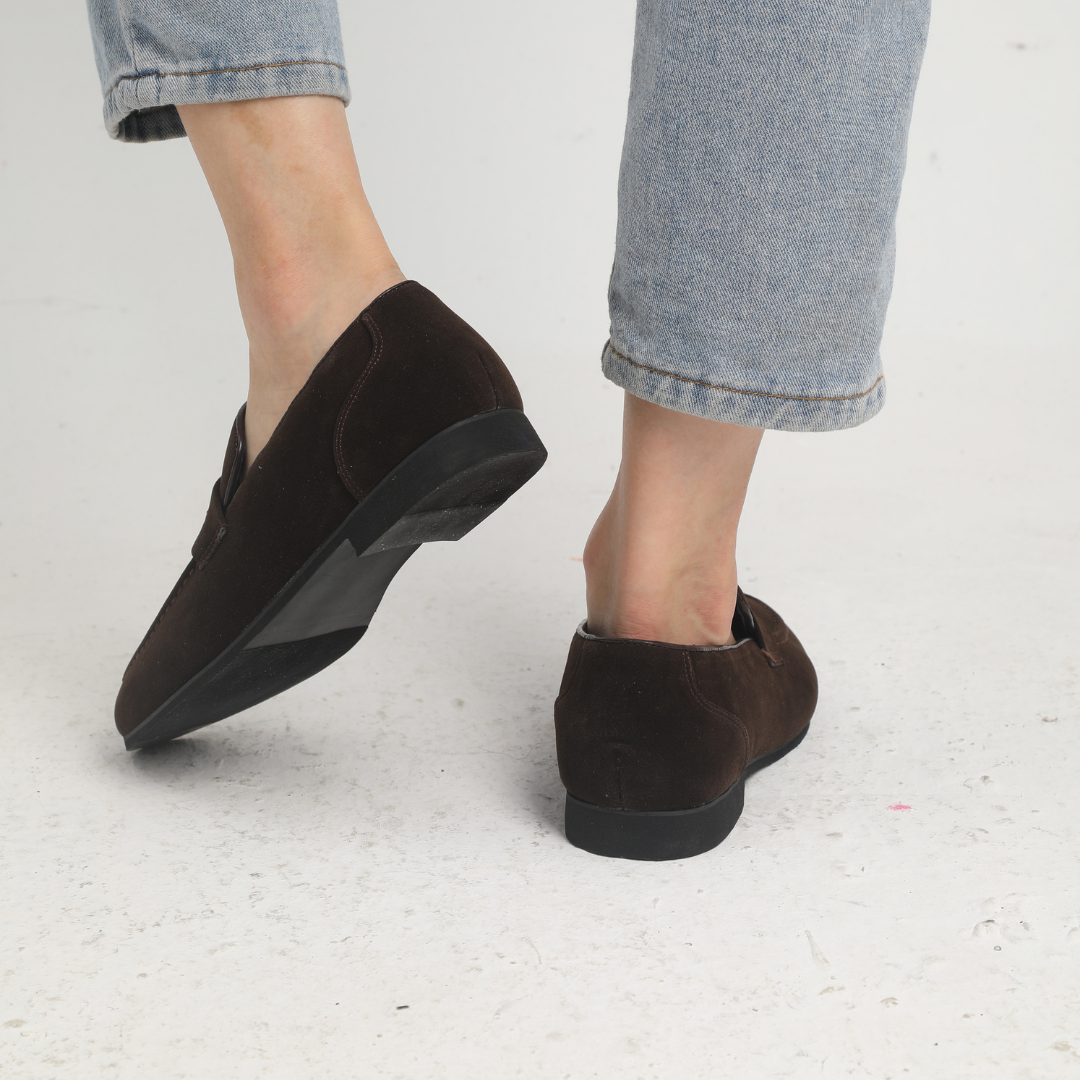 Męskie zamszowe loafersy typu penny - eleganckie buty na slip-on