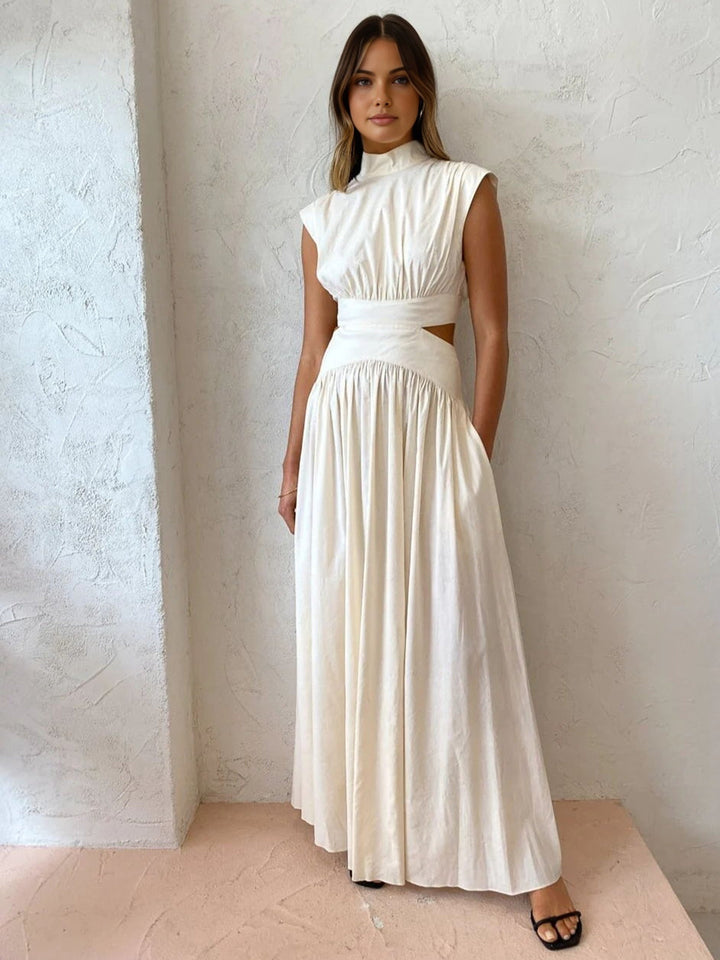 Sukienka maxi bez rękawów z wycięciami i eleganckim wysokim dekoltem
